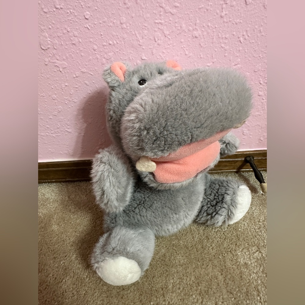 Vintage Yangjee co. Gray Plush Stuffed Animal Hippo Hand Puppet Made in Korea